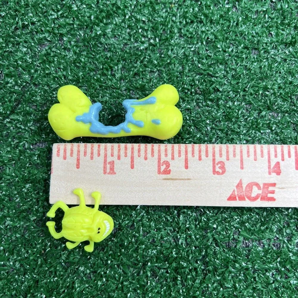 Vintage Stretch Armstrong 1993 Fetch Rare Dog Mini Bone‎ & Bug Accessory Items